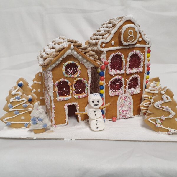 8. Színes ablakos utca